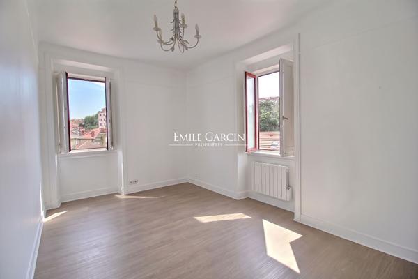 A vendre Biarritz Saint-Charles - Appartement ancien, dernier étage à quelques pas de la Grande Plage