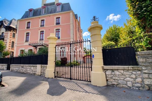 A vendre Biarritz Saint-Charles - Appartement ancien, dernier étage à quelques pas de la Grande Plage