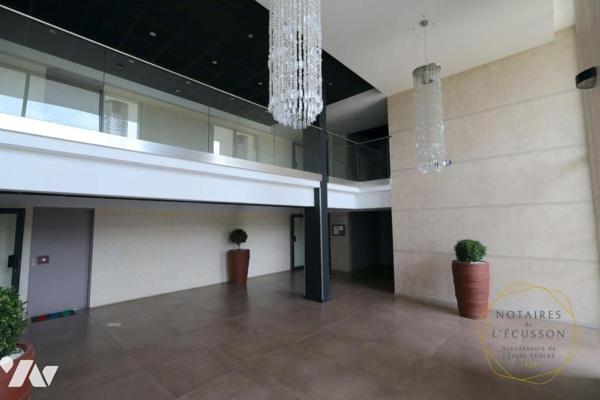 Appartement récent T3 avec terrasse et garage dans une résidence avec piscine