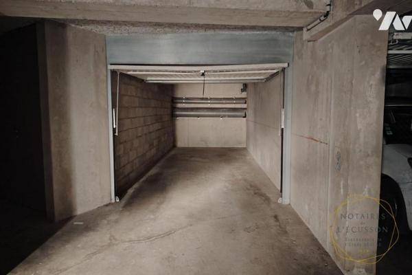 Appartement récent T3 avec terrasse et garage dans une résidence avec piscine