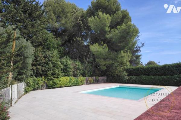 Appartement récent T3 avec terrasse et garage dans une résidence avec piscine