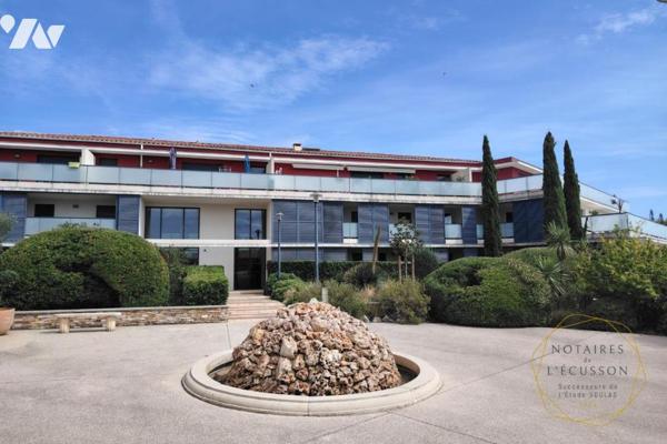 Appartement récent T3 avec terrasse et garage dans une résidence avec piscine