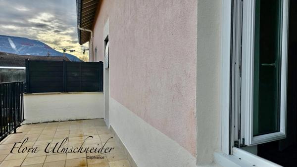 Appartement de plain-pied, en RDC d'une maison, à vendre à SEYSSEL (01), avec terrasse, à 40 mn d'Aix-les-Bains, 50 mn de Genève et 1H30 de Lyon.
