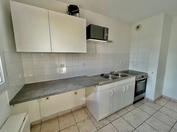 Location                                                      Appartement
                        
                     3 pièces                      64 m2                     à Saint-Quentin