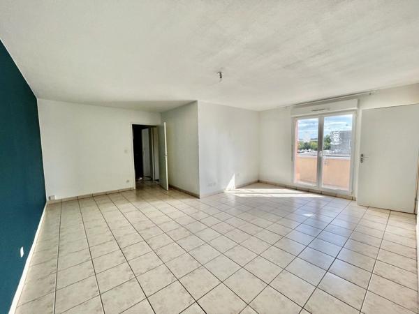 Location                                                      Appartement
                        
                     3 pièces                      64 m2                     à Saint-Quentin
