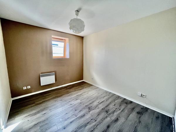 Location                                                      Appartement
                        
                     3 pièces                      64 m2                     à Saint-Quentin