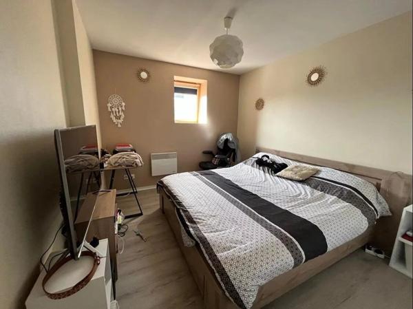 Location                                                      Appartement
                        
                     3 pièces                      64 m2                     à Saint-Quentin