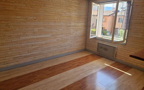 Appartement à vendre    2 pièces • 42 m2 Grenoble