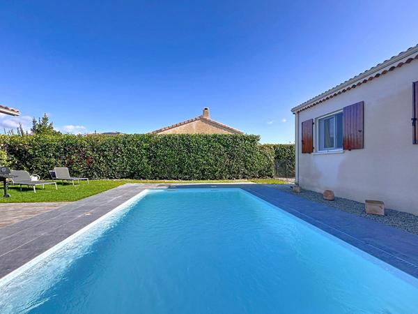 Villa Livron Sur Drome 4 chambres et Piscine, jardin, panneaux photovoltaïques, quartier calme.