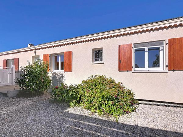 Villa Livron Sur Drome 4 chambres et Piscine, jardin, panneaux photovoltaïques, quartier calme.