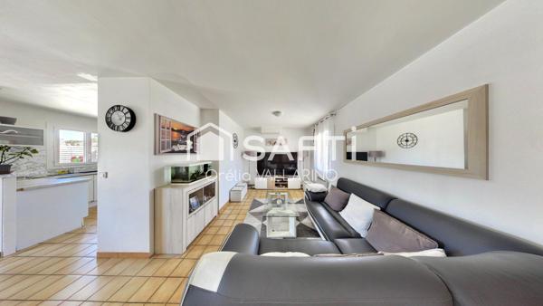 Maison familiale 4 chambres avec piscine - Terrain de 676 m²