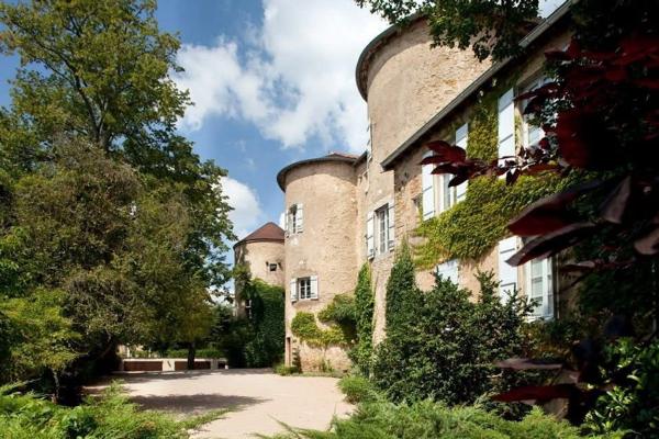 Château médiéval du XIIIe siècle à fort potentiel évènementiel en Saône-et-Loire