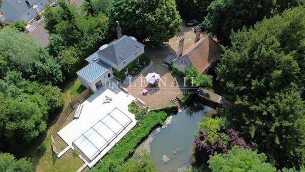 Maison familiale avec moulin à eau en bord de rivière et 6 îles