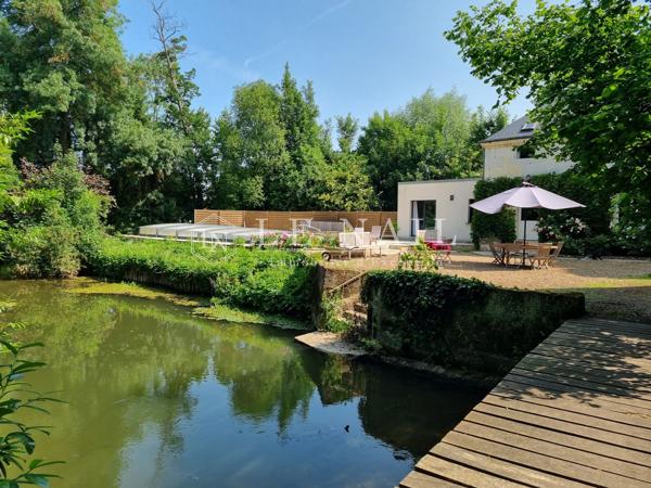 Maison familiale avec moulin à eau en bord de rivière et 6 îles
