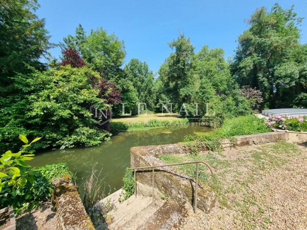 Maison familiale avec moulin à eau en bord de rivière et 6 îles