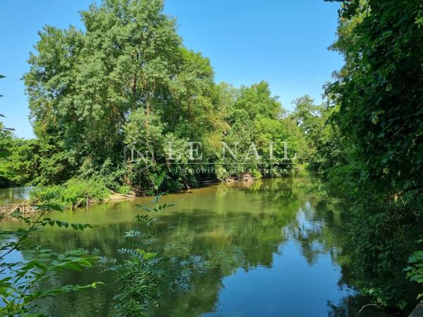 Maison familiale avec moulin à eau en bord de rivière et 6 îles