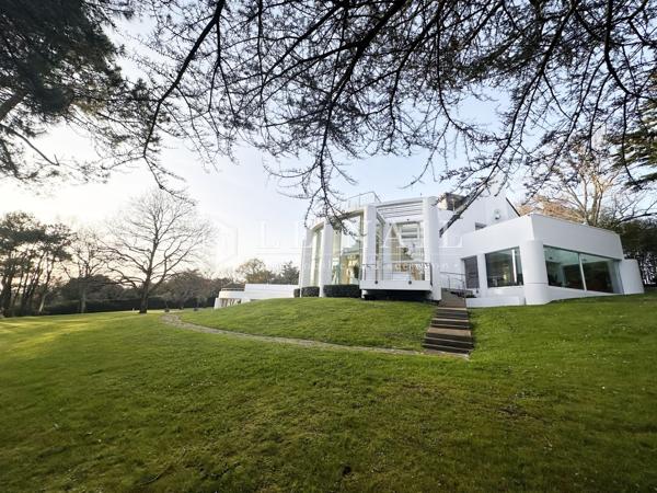 Exceptionnelle maison contemporaine dominant les marais salants proche de Guérande