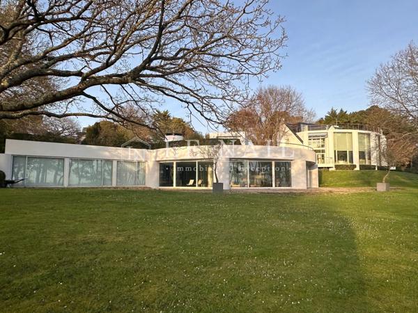 Exceptionnelle maison contemporaine dominant les marais salants proche de Guérande