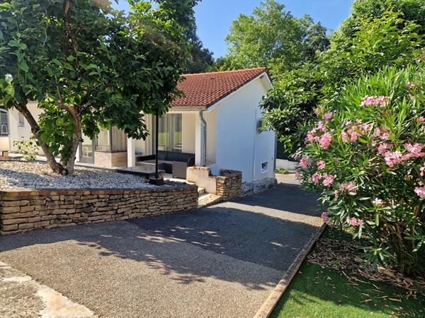 ST BONNET DE MURE secteur Hôtel de ville / Parc du Château - Maison individuelle de 135 m² et 4 chambres sur terrain de 610 m²