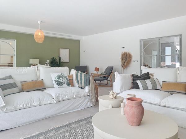 Urrugne (64122) Maison 9 pièces en R+1 d'environ 330m2 avec studio, piscine et garage sur parcelle de 8475m2