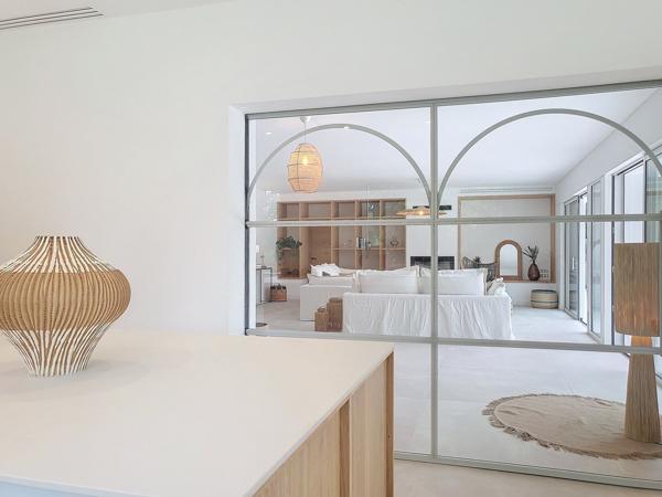 Urrugne (64122) Maison 9 pièces en R+1 d'environ 330m2 avec studio, piscine et garage sur parcelle de 8475m2