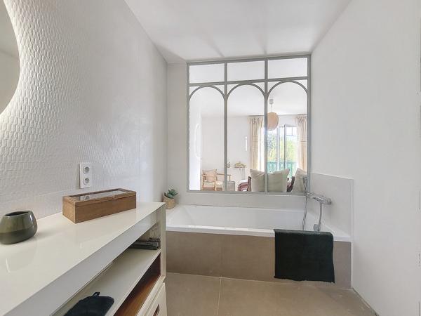 Urrugne (64122) Maison 9 pièces en R+1 d'environ 330m2 avec studio, piscine et garage sur parcelle de 8475m2