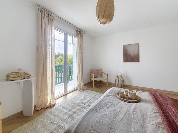 Urrugne (64122) Maison 9 pièces en R+1 d'environ 330m2 avec studio, piscine et garage sur parcelle de 8475m2