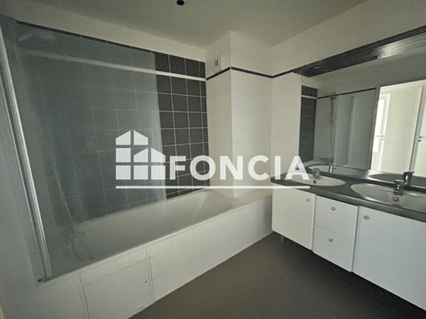 Location Appartement 2 pièces 59 m² - 28 RUE COSTE ET BELLONTE Strasbourg - Neuhof 67100