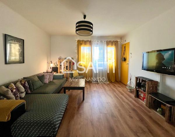 Vivez l’élégance au quotidien dans cette maison de ville entièrement rénovée, où confort, calme et jardin privatif se rencontrent à deux pas du centre de Limoux.