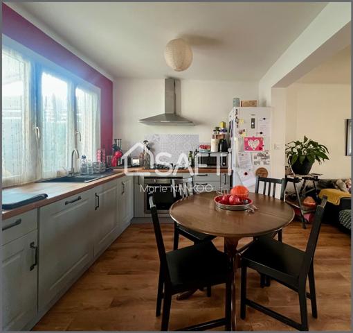 Vivez l’élégance au quotidien dans cette maison de ville entièrement rénovée, où confort, calme et jardin privatif se rencontrent à deux pas du centre de Limoux.