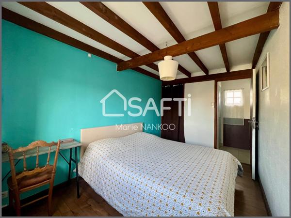 Vivez l’élégance au quotidien dans cette maison de ville entièrement rénovée, où confort, calme et jardin privatif se rencontrent à deux pas du centre de Limoux.