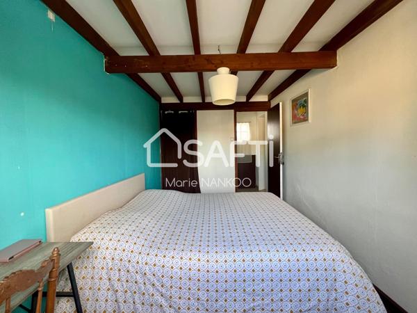 Vivez l’élégance au quotidien dans cette maison de ville entièrement rénovée, où confort, calme et jardin privatif se rencontrent à deux pas du centre de Limoux.