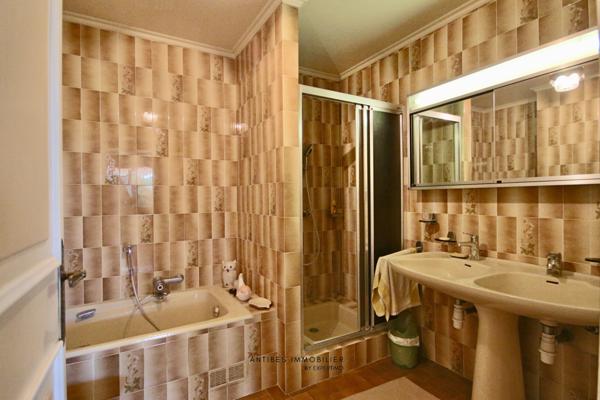 Antibes (06600) Maison Antibes Mitoyenne Secteur Cougoulins