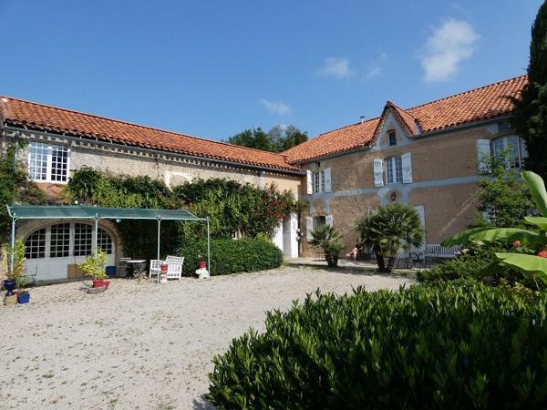 À vendre - Maison bourgeoise, 12 pièces située à Castelnau-Rivière-Basse (65700)