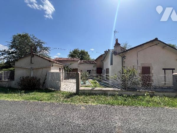 Maison avec garage et terrain vendue entièrement meublée