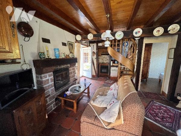 Maison avec garage et terrain vendue entièrement meublée