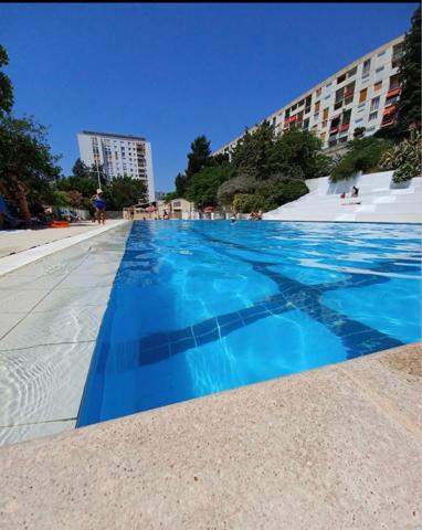 La valentine (13011) T4 lumineux avec balcon – Résidence sécurisée avec piscine & tennis. premier étage.