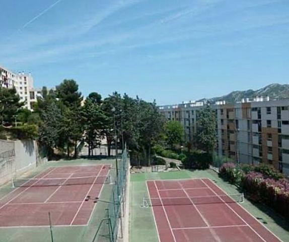 La valentine (13011) T4 lumineux avec balcon – Résidence sécurisée avec piscine & tennis. premier étage.