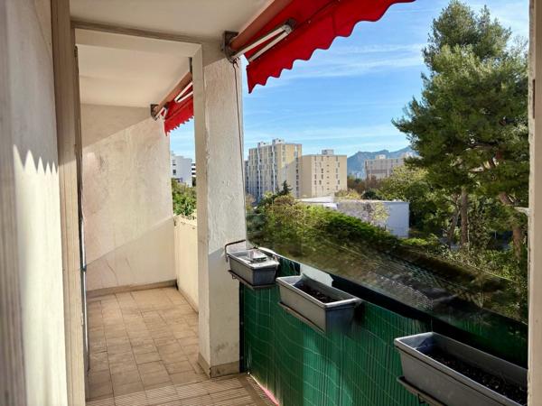 La valentine (13011) T4 lumineux avec balcon – Résidence sécurisée avec piscine & tennis. premier étage.