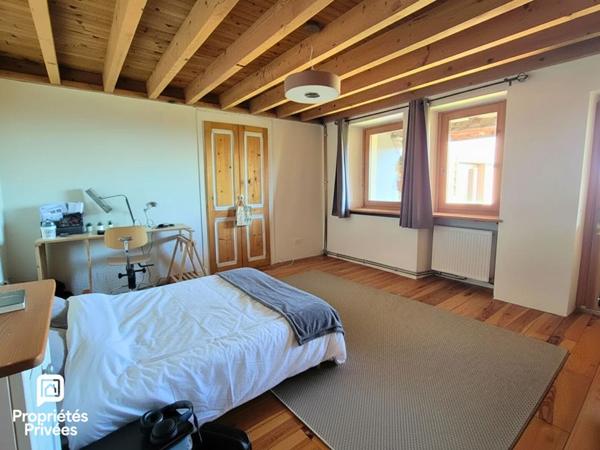 Corps de ferme rénové 278m2 - 5 chambres - Collonges 01550