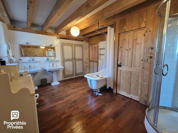 Corps de ferme rénové 278m2 - 5 chambres - Collonges 01550