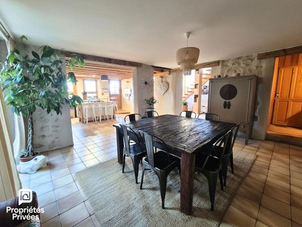 Corps de ferme rénové 278m2 - 5 chambres - Collonges 01550