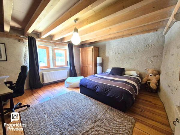 Corps de ferme rénové 278m2 - 5 chambres - Collonges 01550