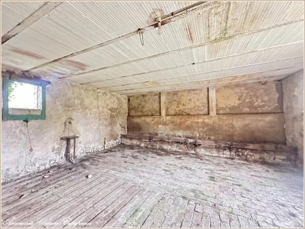 SAINT ARNOULT DES BOIS (28) Grange de 230 m²