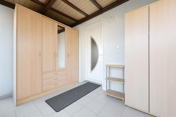 Maison de plain-pied avec grand dépôt à Neufchâteau