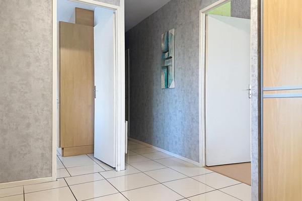 Maison de plain-pied avec grand dépôt à Neufchâteau