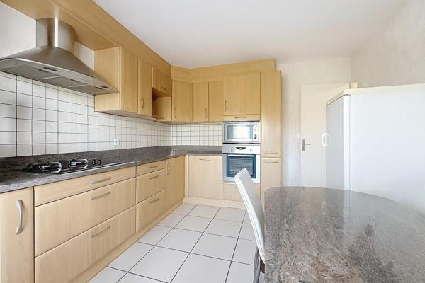 Maison de plain-pied avec grand dépôt à Neufchâteau