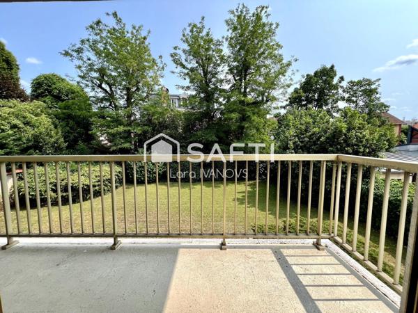 Studio lumineux avec double balcon et double cave