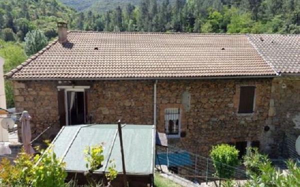 Immeuble à vendre    10 pièces •  Robiac-Rochessadoule