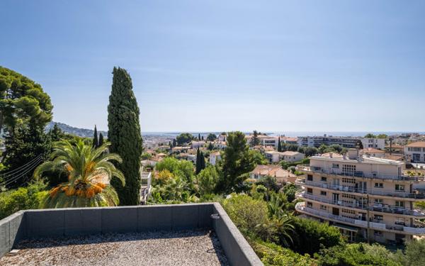 Maison à vendre    7 pièces •  Le Cannet